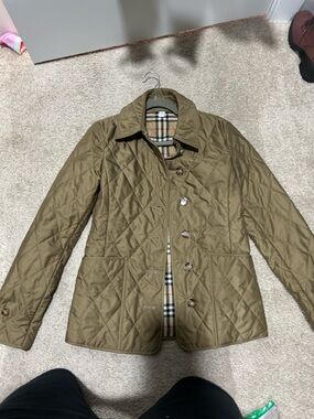 Burberry Quilted Lightweight Jacket in Olive/Tan